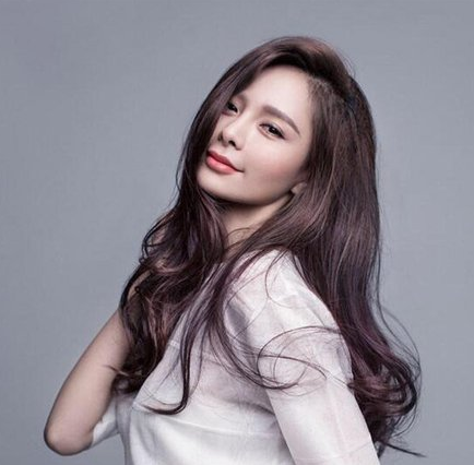高个子女生适合什么卷发 酒红色不仅洋气还显白