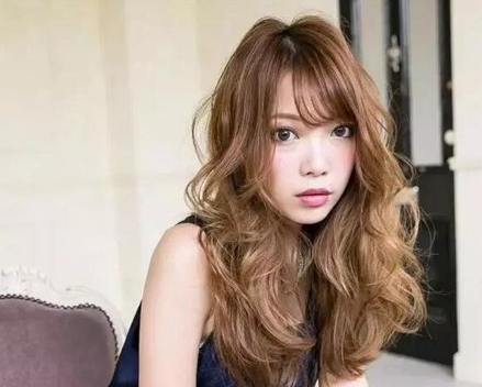 美人烫发型图片 长发和短发不一样