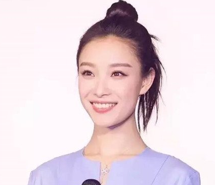 逗号发型扎法图片 丸子头的发尾不盘起来