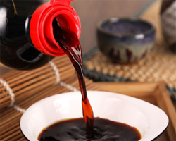 酱油什么时候放最好吃 放多了怎么办