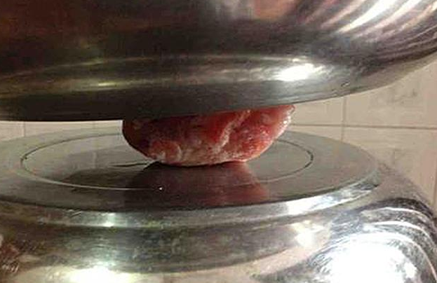 冻肉怎么快速解冻 铝盆铝箔纸不可少
