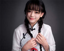 南笙发型图片 披肩长卷发有职场范儿