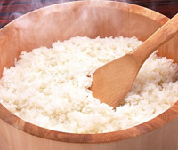 电饭煲夹生饭怎么处理 扎洞放水柠檬汁