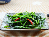 清炒菠菜的做法 葱蒜炝锅最美味