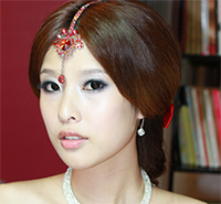 十月份拍婚纱照发型图片 蓬松高发髻中国风