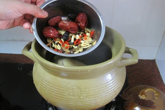 清补凉乳鸽汤的做法 三步轻松搞定so easy！