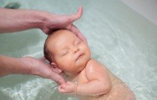 未满月婴儿可以洗澡吗 新生婴儿洗澡注意事项了解一下