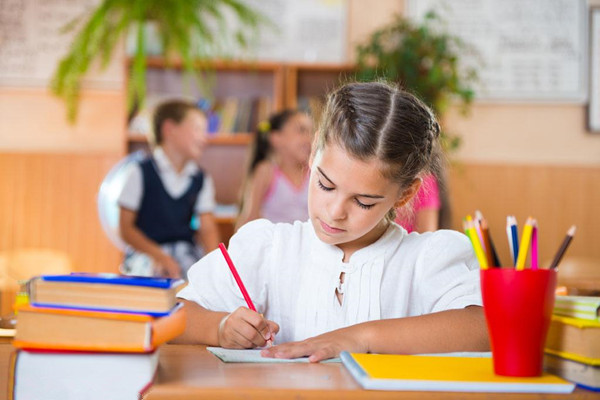 纠正孩子坐姿小妙招 每个父母都要学会掌握