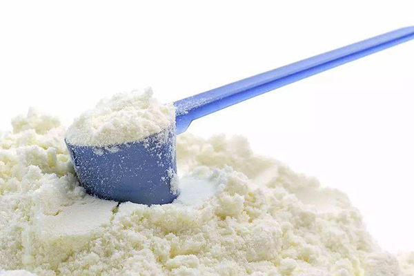 宝宝奶粉选生牛乳好还是脱脂乳好 按需选择是王道