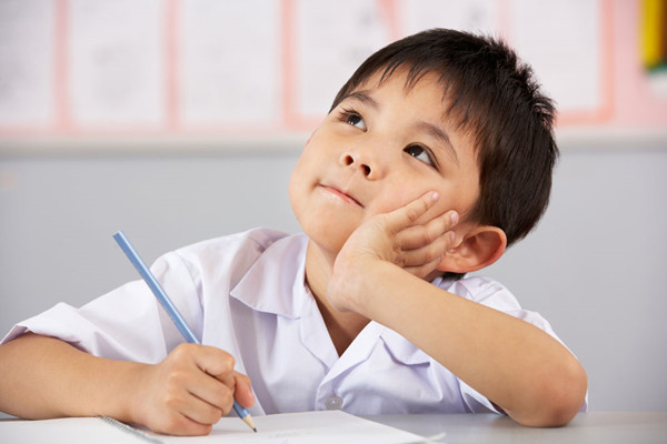 纠正孩子坐姿小妙招 每个父母都要学会掌握