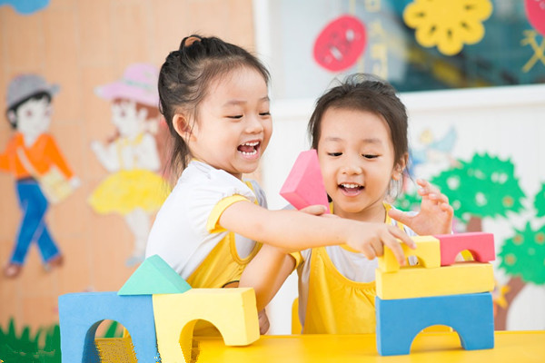 培养小孩子情商 聪明的家长都会采用这样的技巧