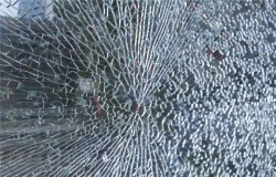玻璃自爆的原因 钢化玻璃自爆解决办法