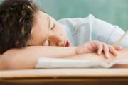 午睡后肚子胀气正常吗 午睡后肚子不舒服是怎么回事