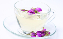 喝玫瑰花茶会导致月经推迟吗 喝玫瑰花茶月经会提前吗