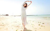 夏天穿什么材质的衣服凉快 夏天穿什么颜色的衣服防晒