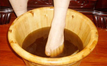 秋季泡脚加什么好 秋天养生用什么泡脚好