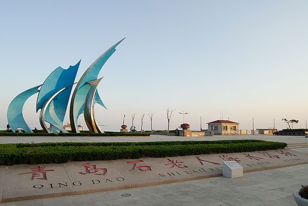 青岛石老人海水浴场附近景点_青岛石老人海水浴场周围有什么景点_青岛石老人海水浴场附近有什么好玩的
